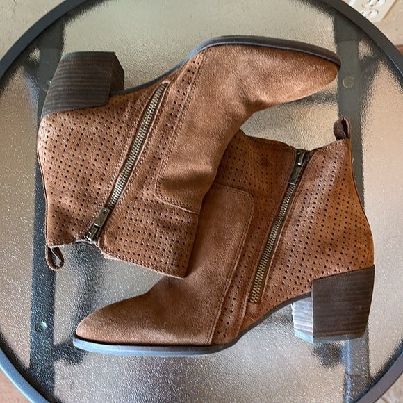 Lucky Brand LK- Lashiya Oiled Suede Dual Zipper Chunky Stacked Heel Size 10M - Picture 5 of 14